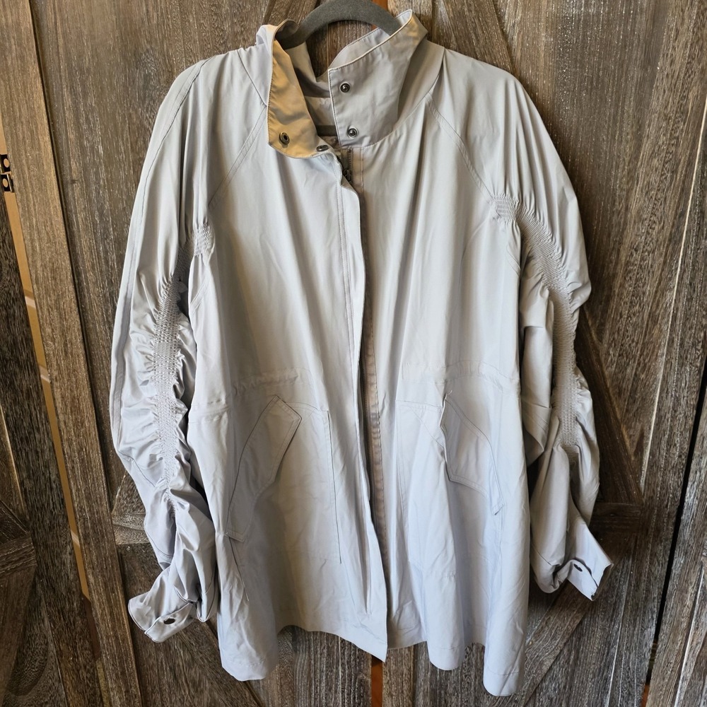 Fabletics Jacket Women Size XXL Light Gray Oversized Windbreaker Removeable Hood
